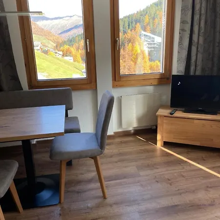 아파트 Chasa Ravaischa