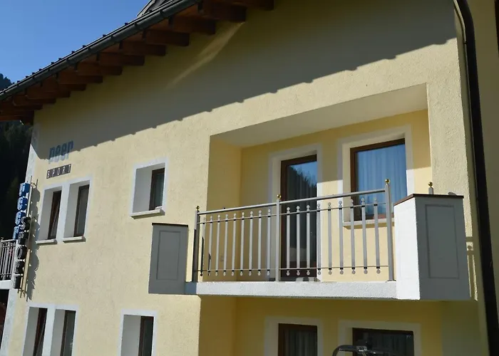 Chasa Ravaischa Apartamento *